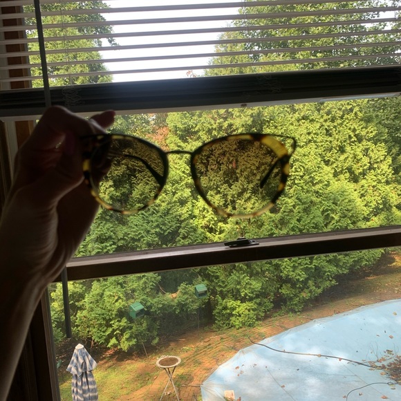 PRADA sunglasses - Picture 6 of 7